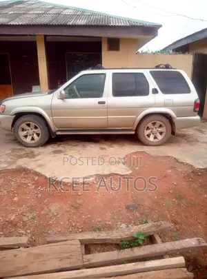 Nissan Pathfinder 2005 Silver