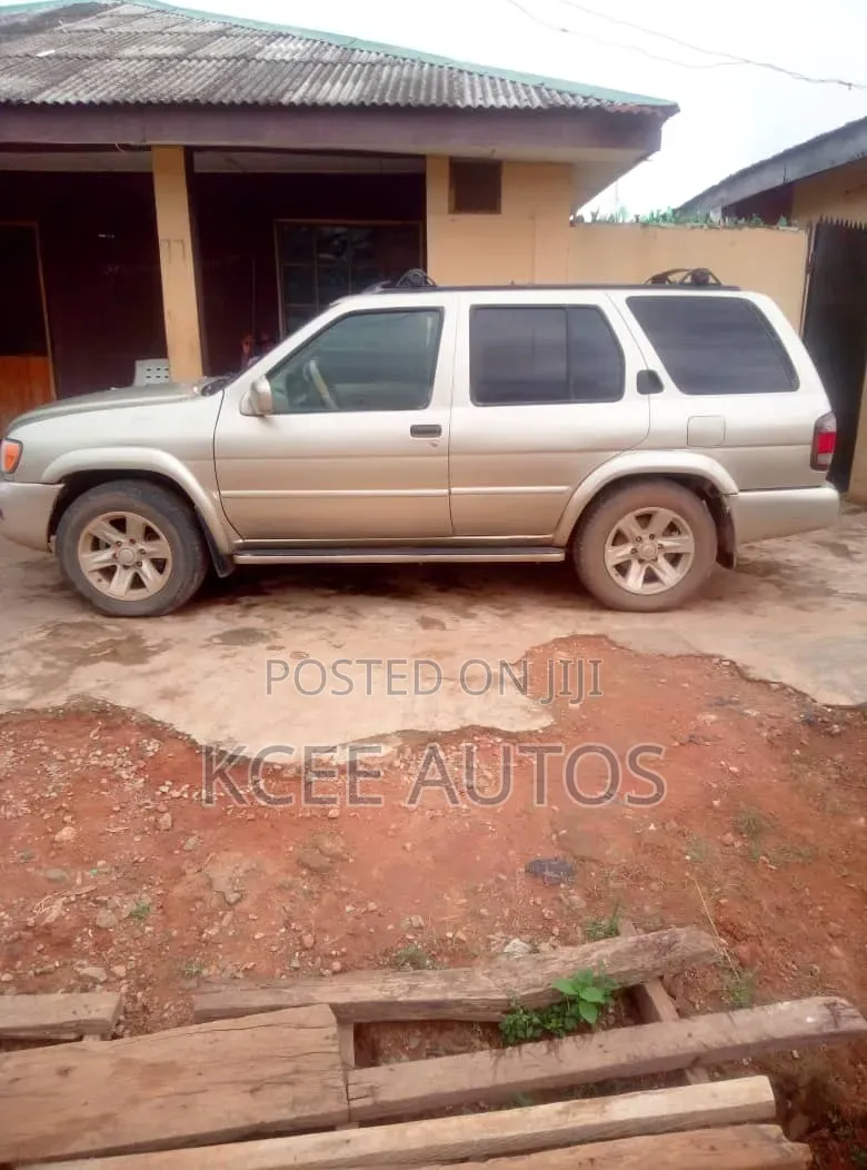 Nissan Pathfinder 2005 Silver