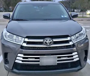 Toyota Highlander LE 2019 Gray