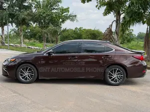Lexus ES 2017 Brown
