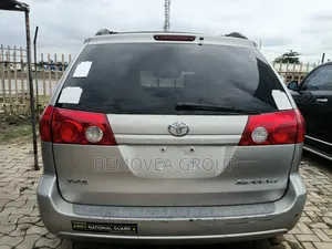 Toyota Sienna 2006 Silver