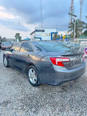 Toyota Camry SE 4dr Sedan (2.5L 4cyl 6A) 2013 Gray