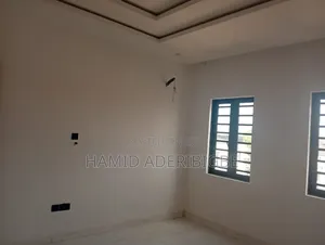 2bdrm Block of Flats in Thomas Estate, Off Lekki-Epe Expressway