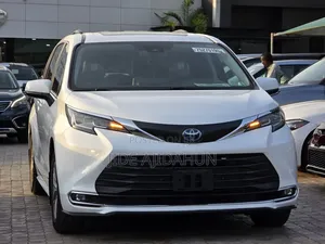 Toyota Sienna 2022 White
