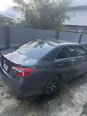 Toyota Camry SE V6 4dr Sedan (3.5L 6cyl 6A) 2012