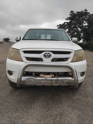 Toyota Hilux 2010 White