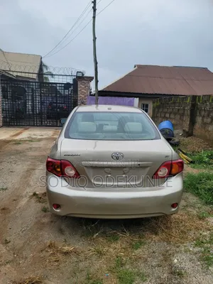 Toyota Corolla 2010 Gold