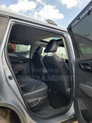 Toyota Highlander XLE 2021 Blue
