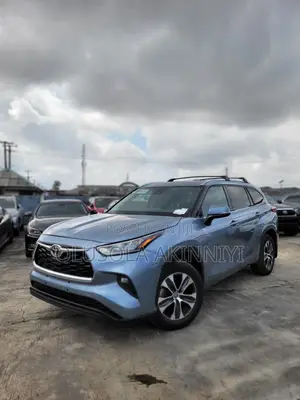 Toyota Highlander XLE 2021 Blue