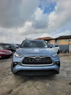 Toyota Highlander XLE 2021 Blue
