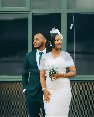 Elegant Court Wedding Dress With Fascinator