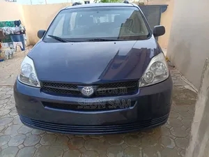 Toyota Sienna 2004 Blue