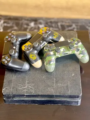 Ps 4 Slim (Hacked) With Games