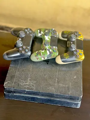 Ps 4 Slim (Hacked) With Games