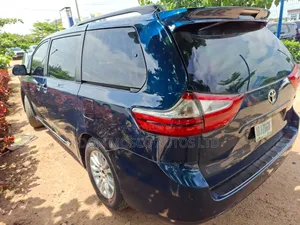 Toyota Sienna XLE 8 Passenger 2011 Blue