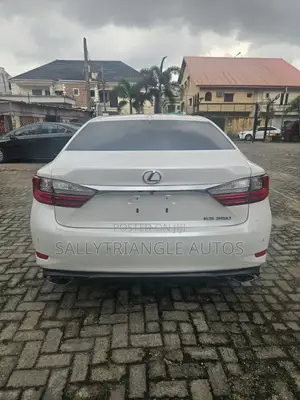 Lexus ES 350 FWD 2016 White