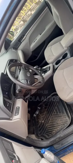 Hyundai Elantra 2019 Blue
