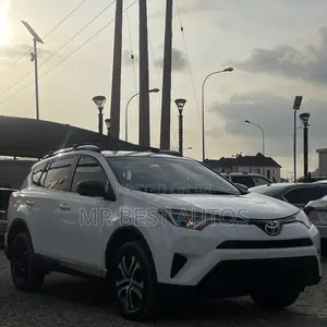 Toyota RAV4 LE AWD (2.5L 4cyl 6A) 2017 White