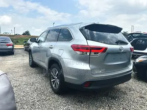 Toyota Highlander XLE 2019 Silver