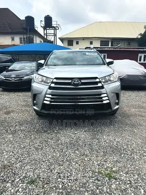 Toyota Highlander XLE 2019 Silver
