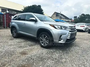 Toyota Highlander XLE 2019 Silver