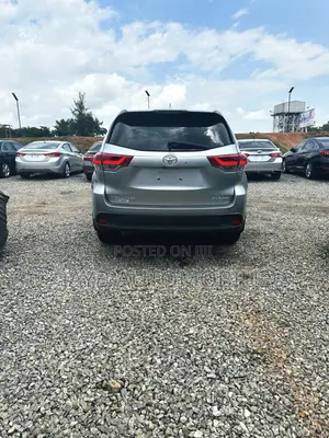 Toyota Highlander XLE 2019 Silver