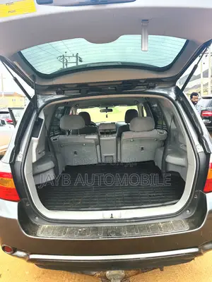 Toyota Highlander Base 2010 Gray