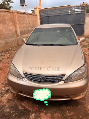 Toyota Camry LE 2025 Gold