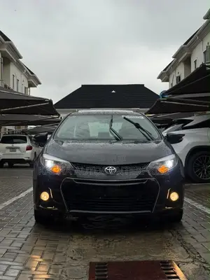 Toyota Corolla 2015 Black