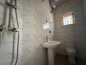 3bdrm Block of Flats in Idu for rent