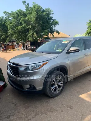 Toyota Highlander LE Plus V6 4x2 (3.5L 6cyl 6A) 2016 Silver