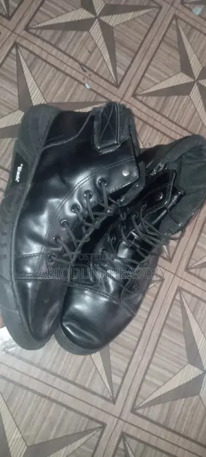 Premium Akube/Uk High Top Shoe