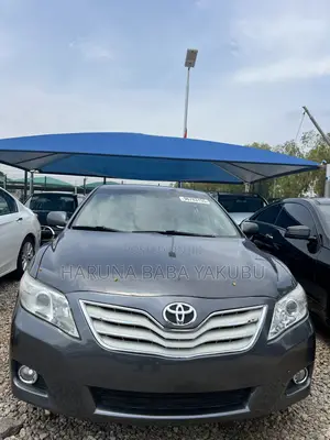 Toyota Camry XLE 4dr Sedan (2.5L 4cyl 6A) 2011 Gray