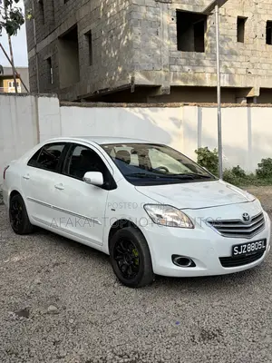 Toyota Yaris 2010 White