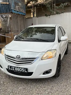 Toyota Yaris 2010 White