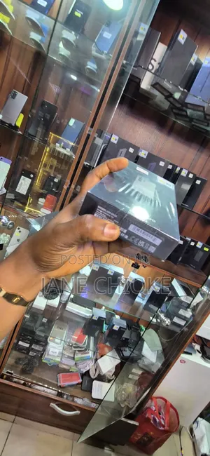 New Samsung Galaxy S24 Ultra 256 GB Gold
