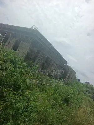 Uncompleted 4 Bedrooms And 4 Bathrooms House