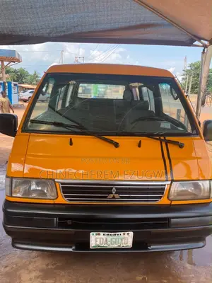 Mitsubishi L300 2000 Yellow