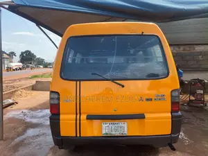 Mitsubishi L300 2000 Yellow