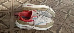 Nice and Comfy Akube/Uk Sneakers