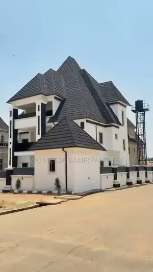 Luxury 5-Bedroom Detached Duplex Penthouse