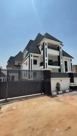 Luxury 5-Bedroom Detached Duplex Penthouse