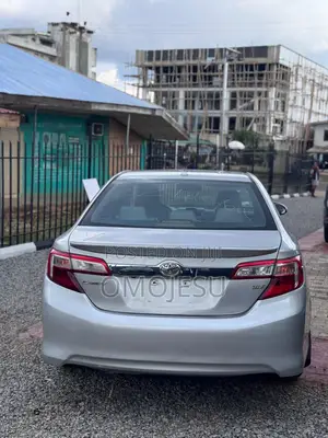 Toyota Camry XLE 4dr Sedan (2.5L 4cyl 6A) 2013 Silver