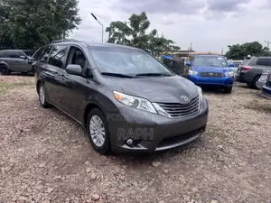 Toyota Sienna XLE 7 Passenger Mobility 2011 Gray