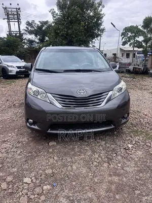 Toyota Sienna XLE 7 Passenger Mobility 2011 Gray