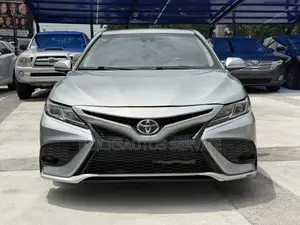 Toyota Camry SE Nightshade FWD 2020 Silver