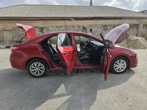 Toyota Corolla LE (1.8L 4cyl 2A) 2018 Red