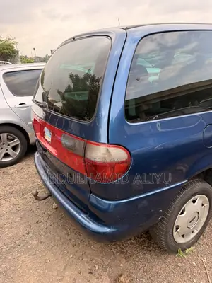 Ford Galaxy 2000 Blue