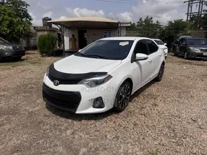 Toyota Corolla S Plus 4dr Sedan (1.8L 4cyl 6M) 2015 White