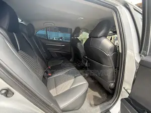 Toyota Camry SE Nightshade FWD 2020 Silver